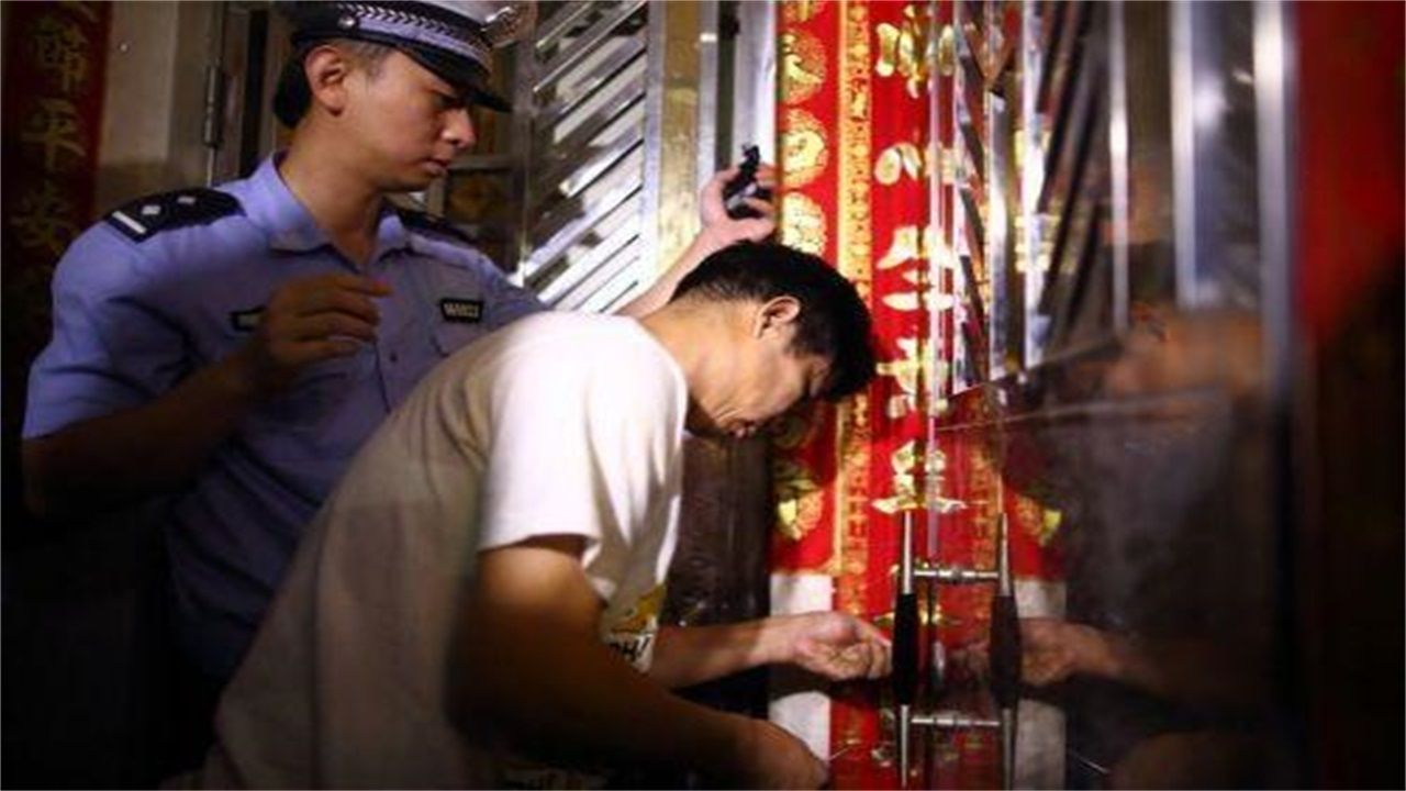 黄石请开锁师傅开了锁后，师傅为什么一般都不进门，就算主人请也不进去？